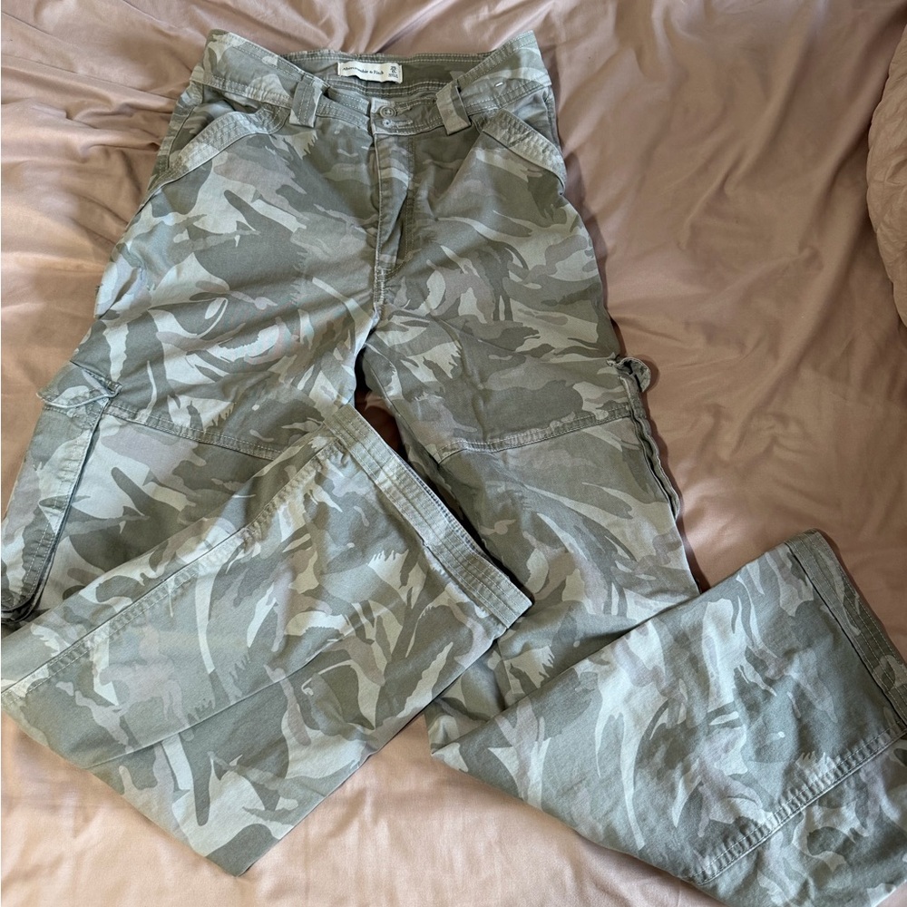 VIRAL Abercrombie and Fitch camo cargo pants